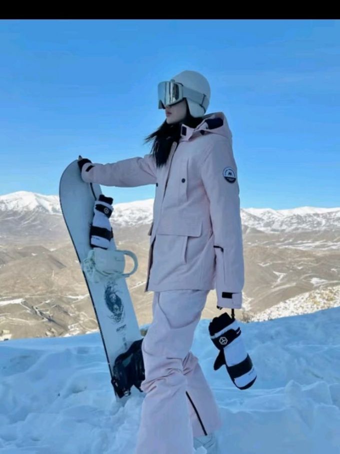 雪场出片就靠这套滑雪服啦！