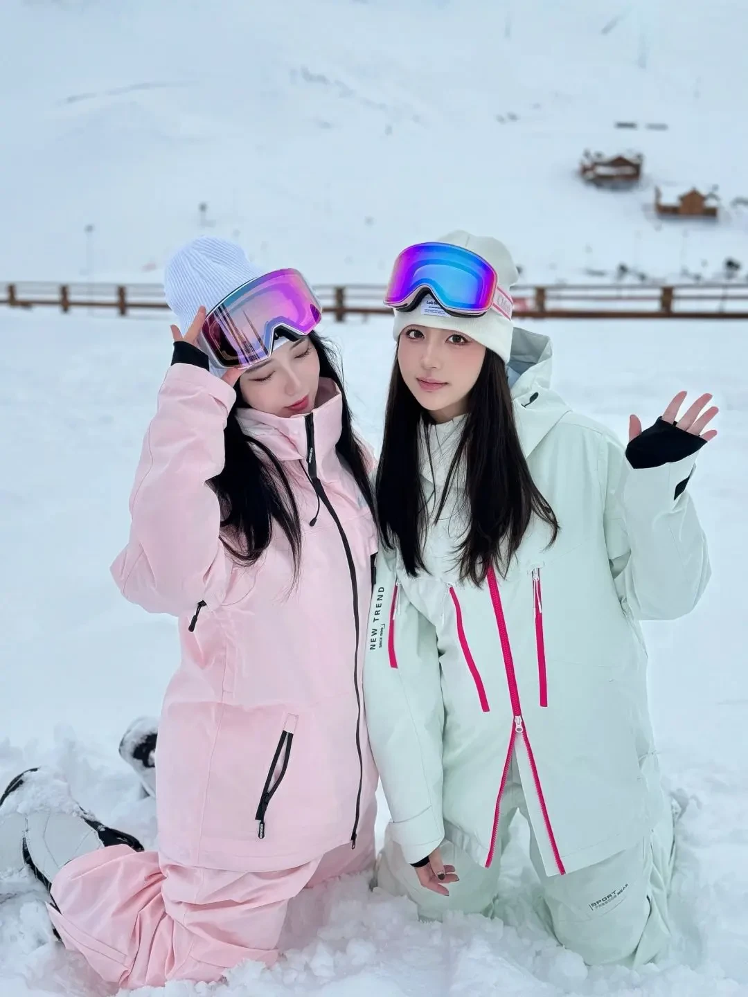 时尚滑雪服搭配指南：冬日户外保暖必备秘籍